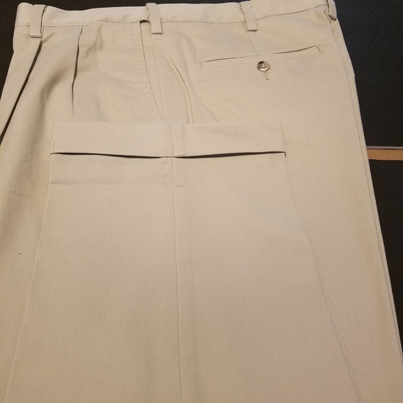 NWT DOCKERS Easy Khaki Relaxed pleated/cuffed pant - Picture 7 of 9